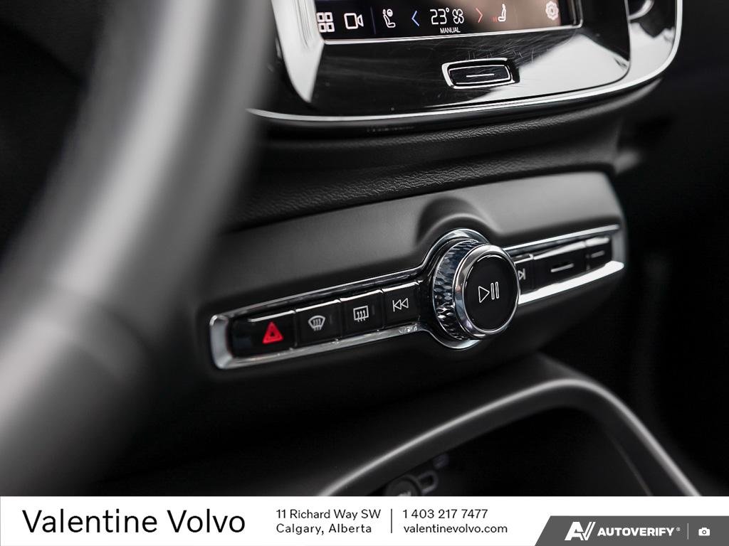 2025 Volvo XC40 Plus Dark Theme-19