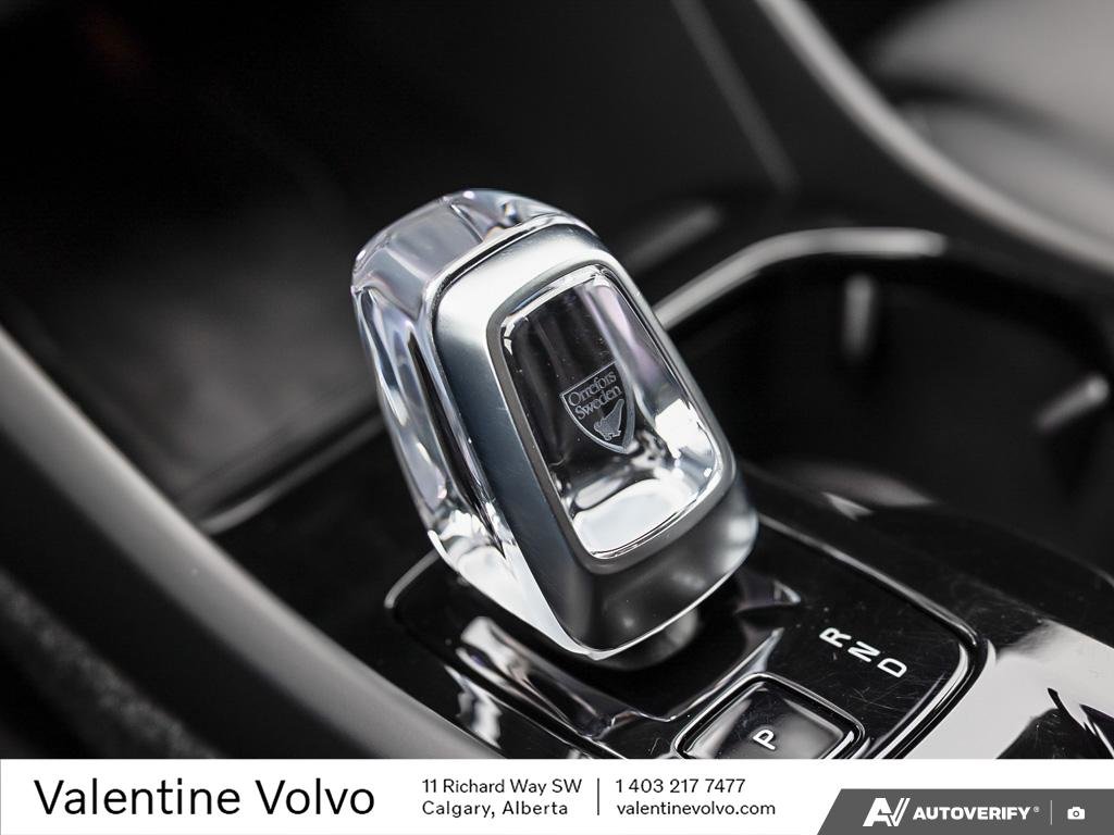 2025 Volvo XC40 Plus Dark Theme-18