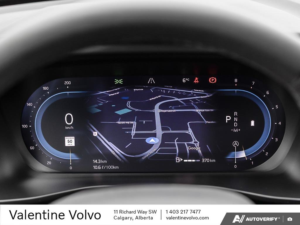 2025 Volvo XC40 Plus Dark Theme-14