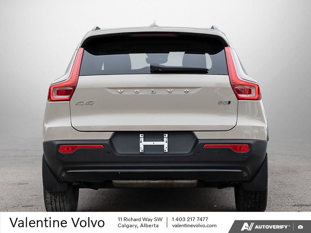 2025 Volvo XC40 Plus Dark Theme-4