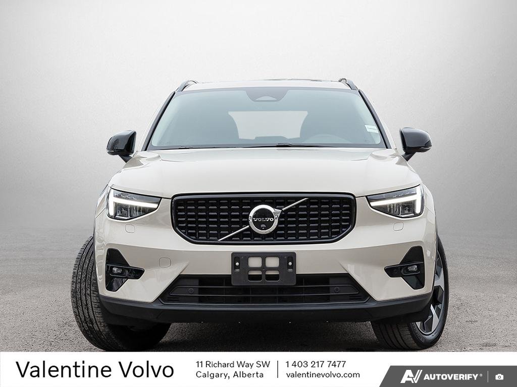 2025 Volvo XC40 Plus Dark Theme-1