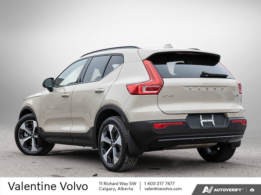 2025 Volvo XC40 Plus Dark Theme-3