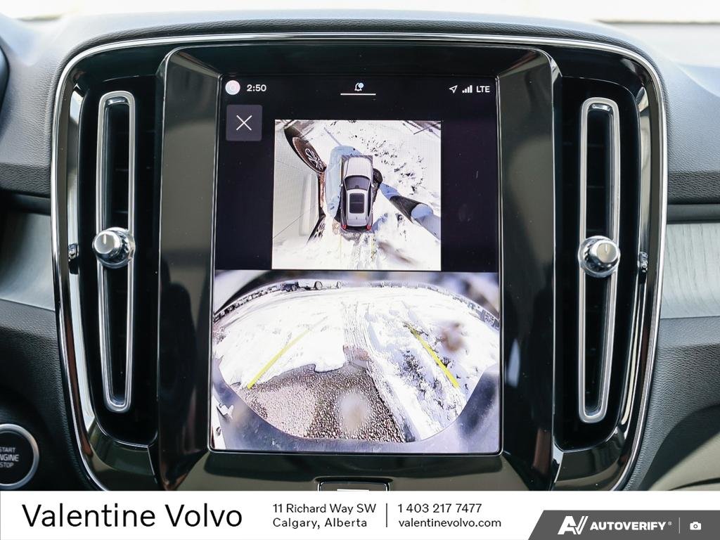 2025 Volvo XC40 Plus Dark Theme-25