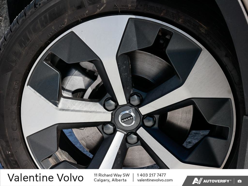 2025 Volvo XC40 Plus Dark Theme-5