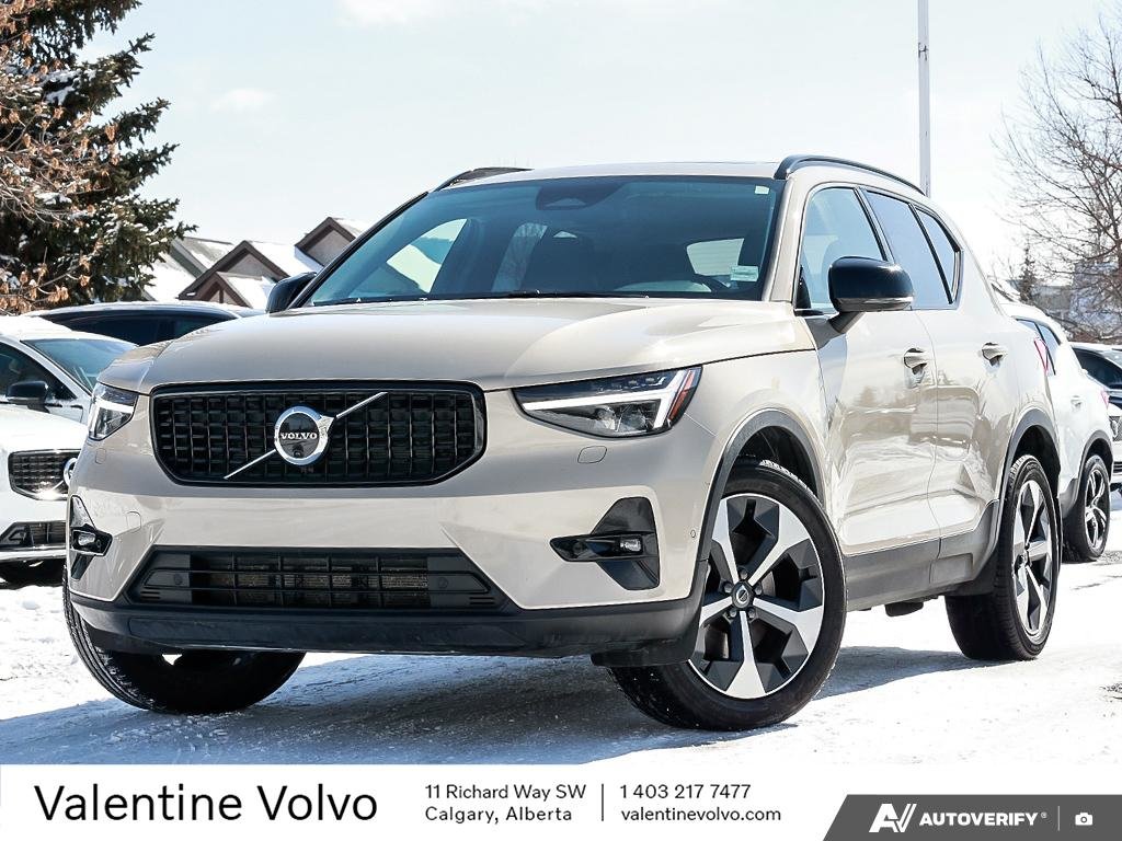 2025 Volvo XC40 Plus Dark Theme-26