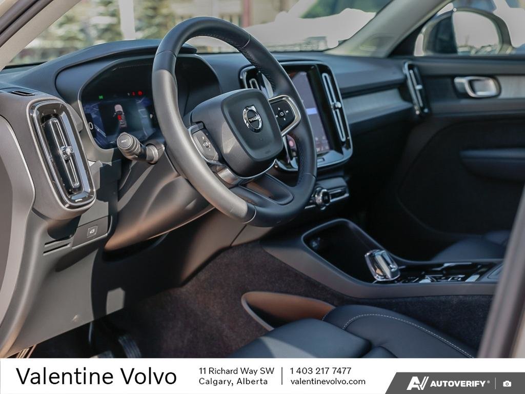 2025 Volvo XC40 Plus Dark Theme-12