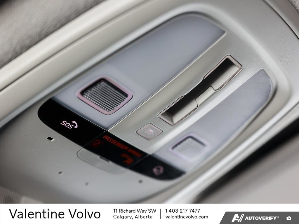 2025 Volvo XC40 Plus Dark Theme-21