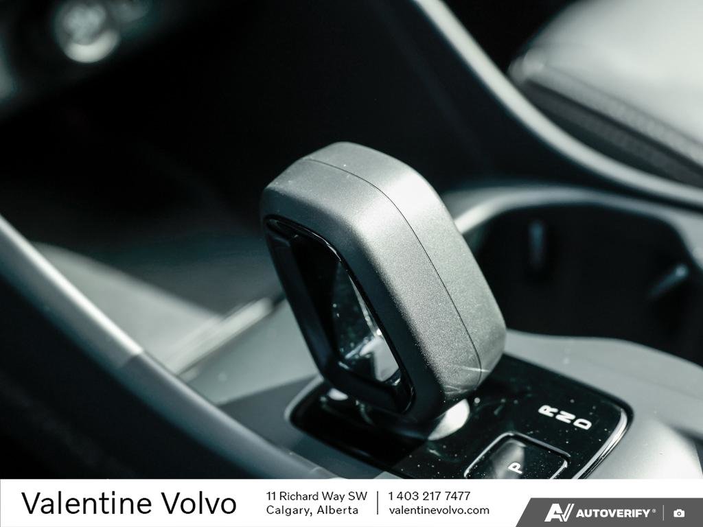 2025 Volvo XC40 Core Bright Theme-18