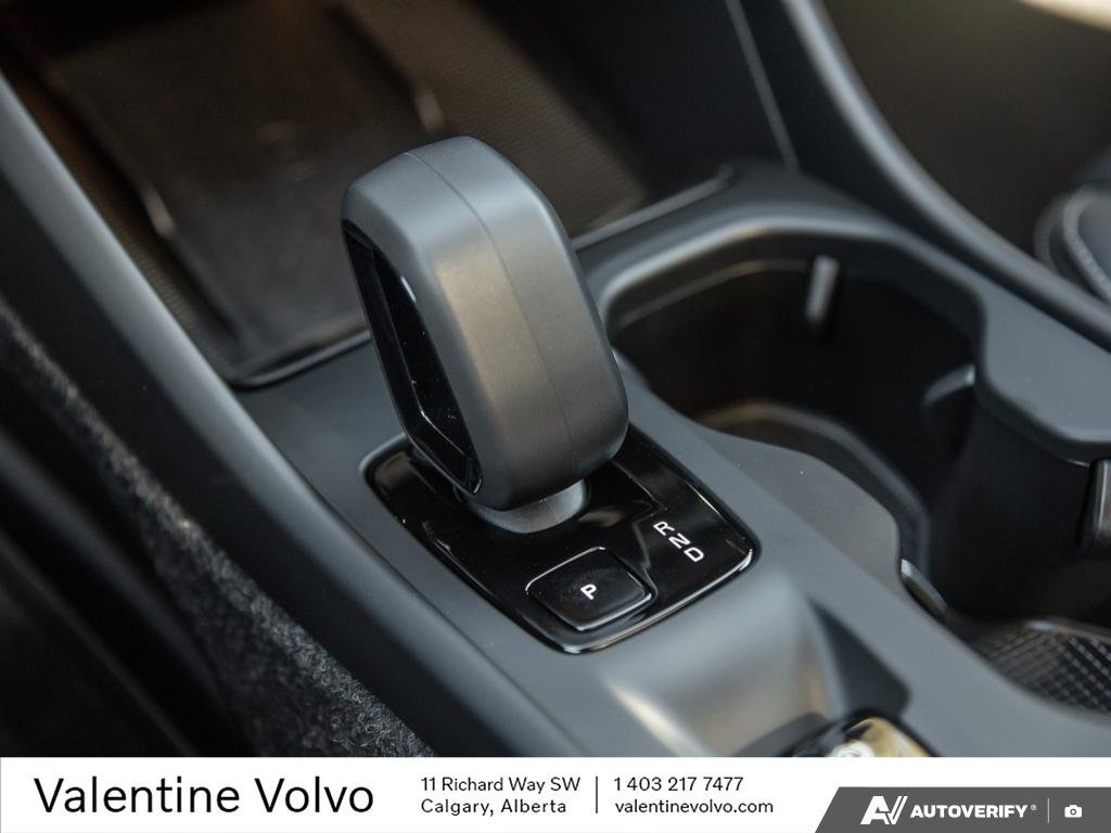 2025 Volvo XC40 Core Bright Theme-17
