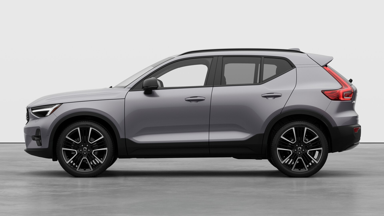 2026 Volvo XC40 Plus (Dark Theme)-7