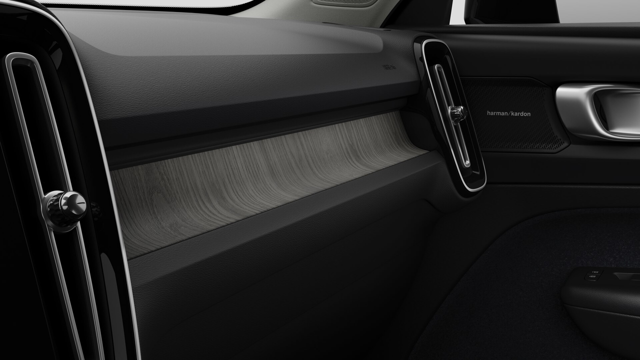 2026 Volvo XC40 Plus (Dark Theme)-8