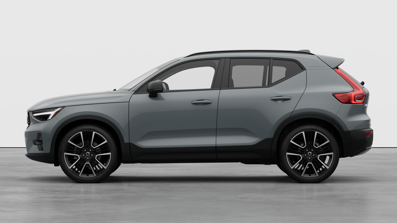 2026 Volvo XC40 Plus (Dark Theme)-7