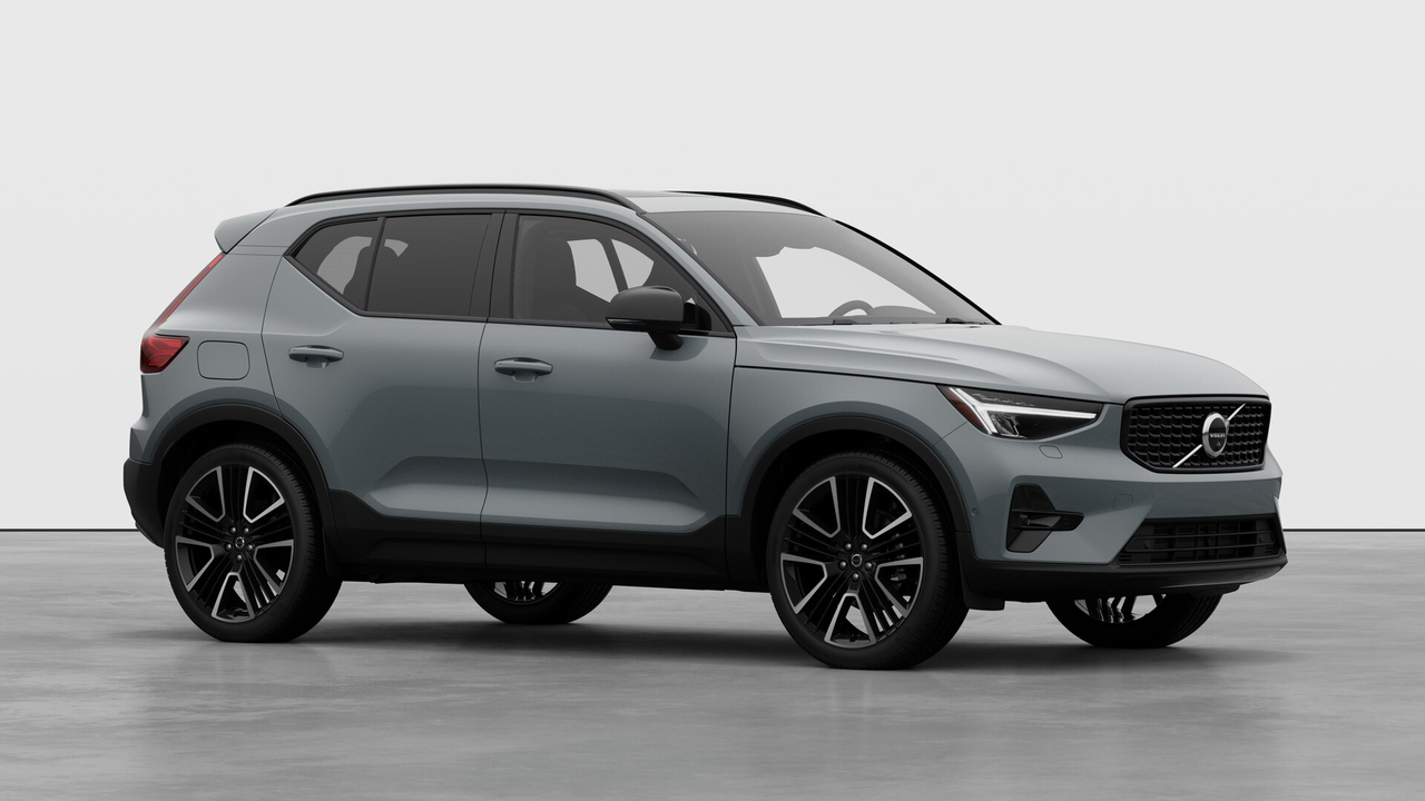 2026 Volvo XC40 Plus (Dark Theme)-2