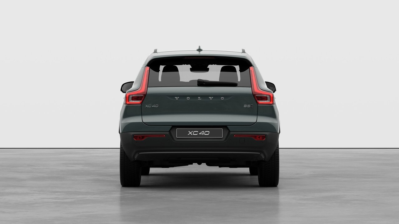 2026 Volvo XC40 Plus (Dark Theme)-5