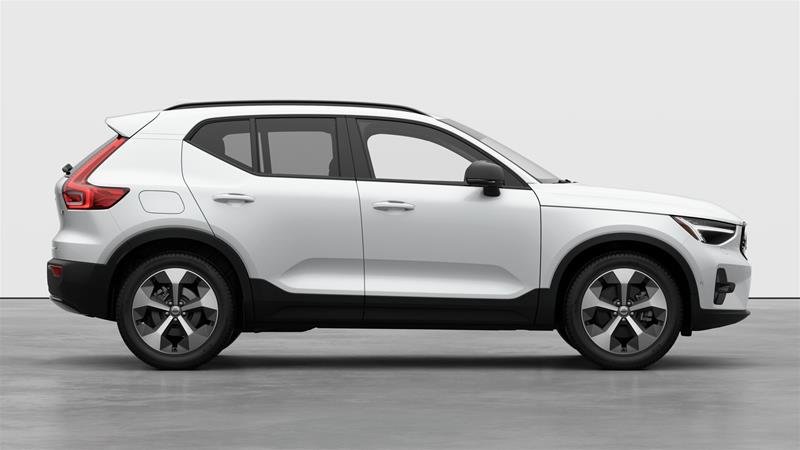 2026 Volvo XC40 Plus Dark Theme-2