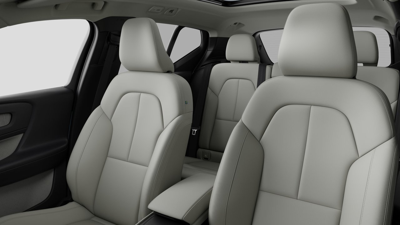 2026 Volvo XC40 Plus (Dark Theme)-11
