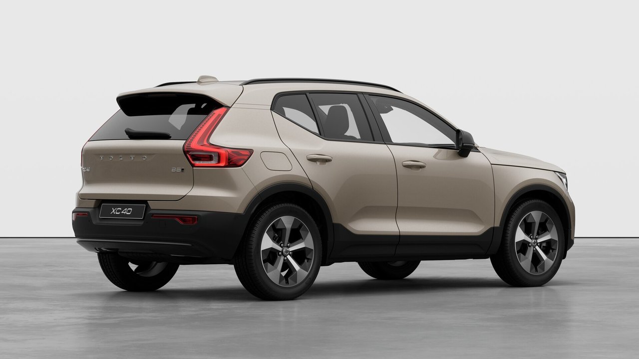 2026 Volvo XC40 Plus (Dark Theme)-3