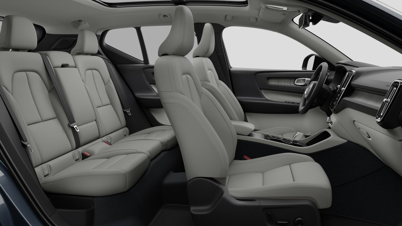2026 Volvo XC40 Plus (Dark Theme)-12