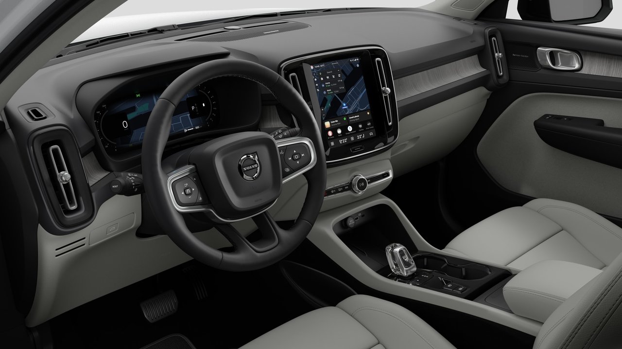 2026 Volvo XC40 Plus (Dark Theme)-9