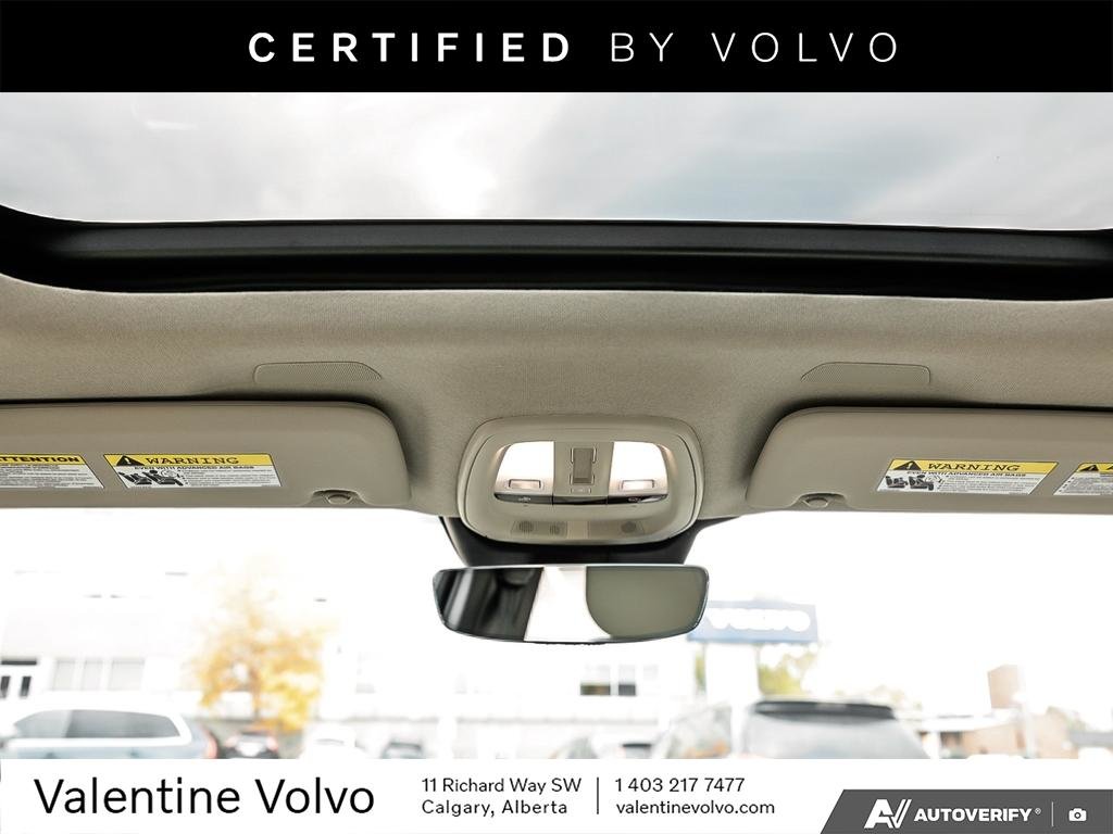 2026 Volvo XC40 Plus Dark Theme-24