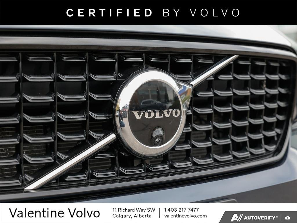 2026 Volvo XC40 Plus Dark Theme-10