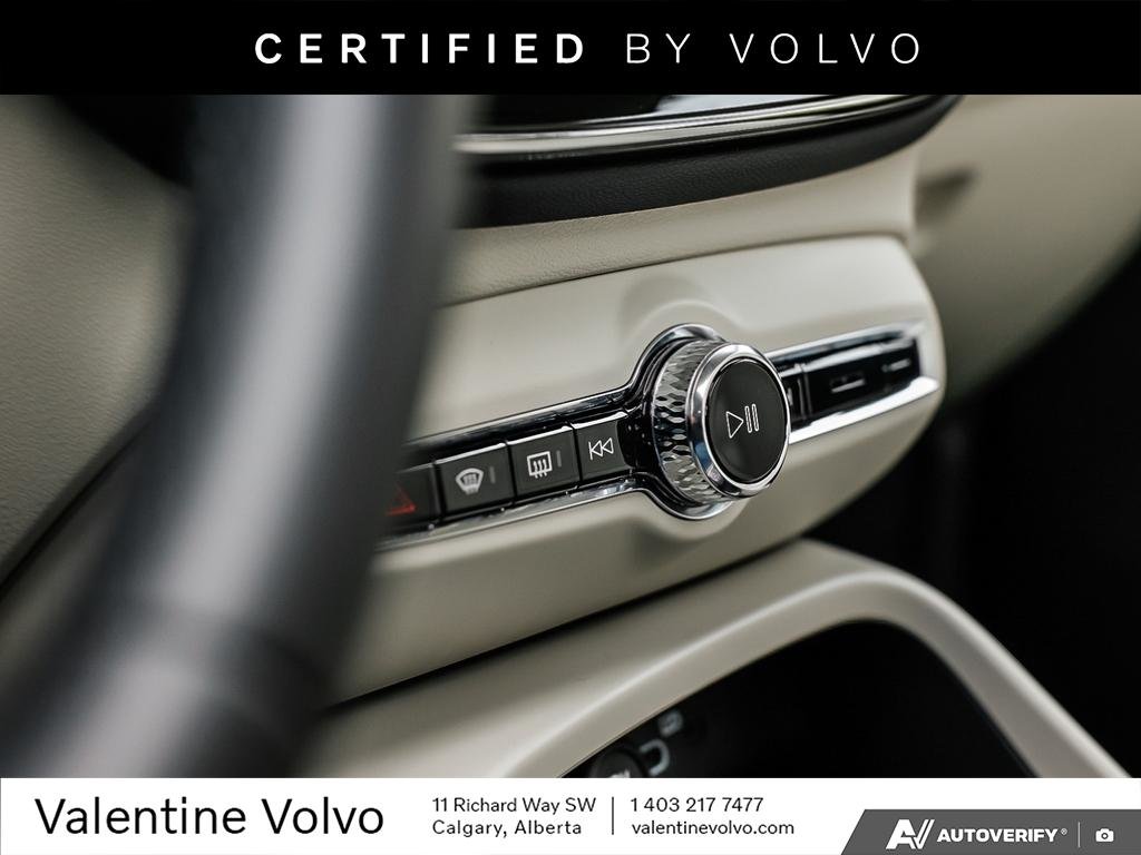 2026 Volvo XC40 Plus Dark Theme-19