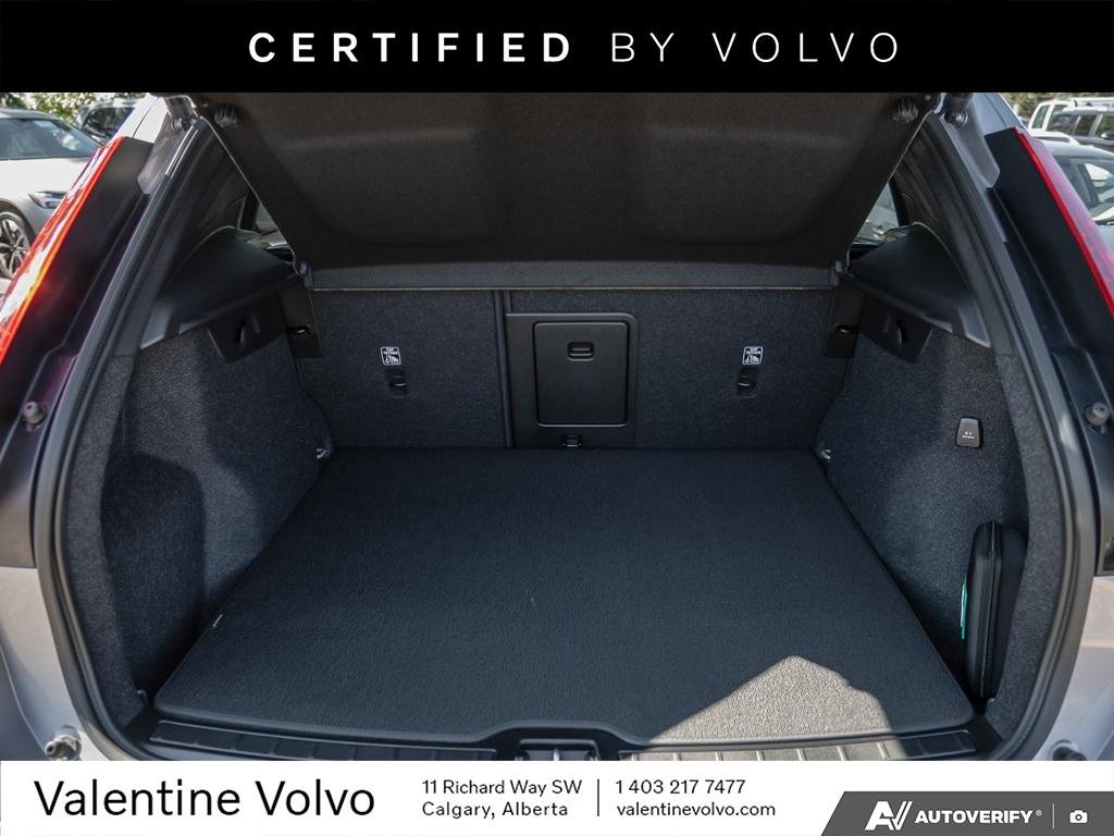 2026 Volvo XC40 Plus Dark Theme-10