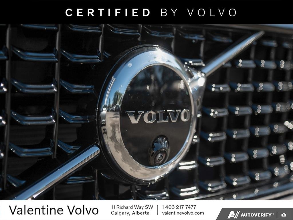 2026 Volvo XC40 Plus Dark Theme-8