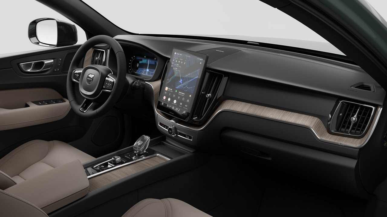 2026 Volvo XC60 Plug-In Hybrid Plus Dark Theme-9