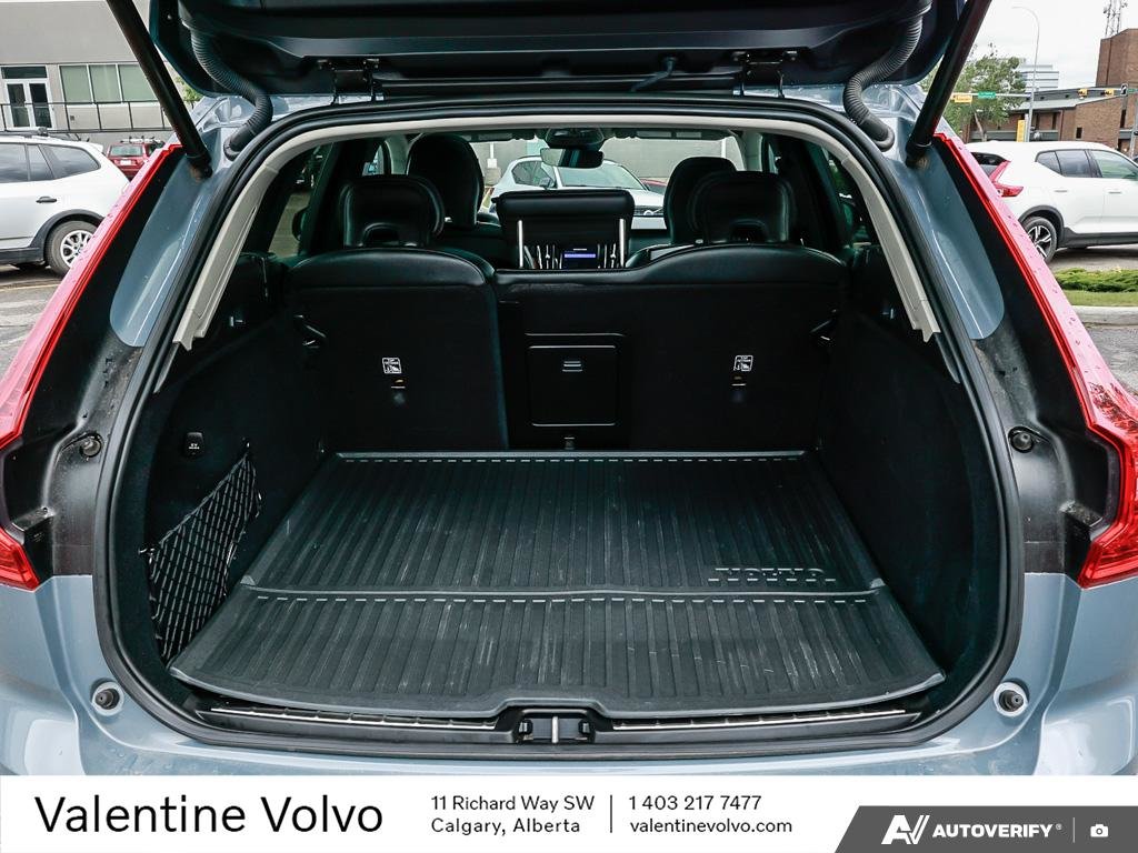 2023 Volvo XC60 Ultimate Dark Theme-5