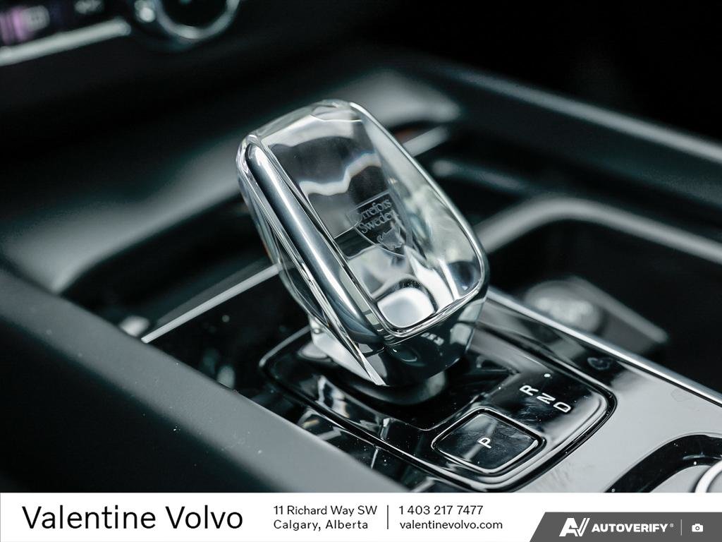 2023 Volvo XC60 Ultimate Dark Theme-17