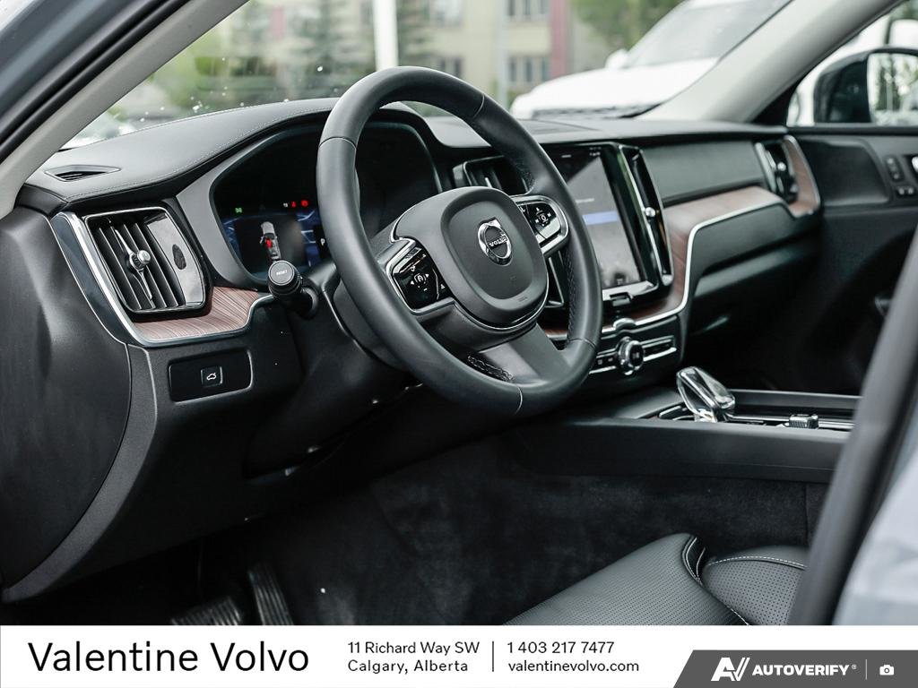 2023 Volvo XC60 Ultimate Dark Theme-12