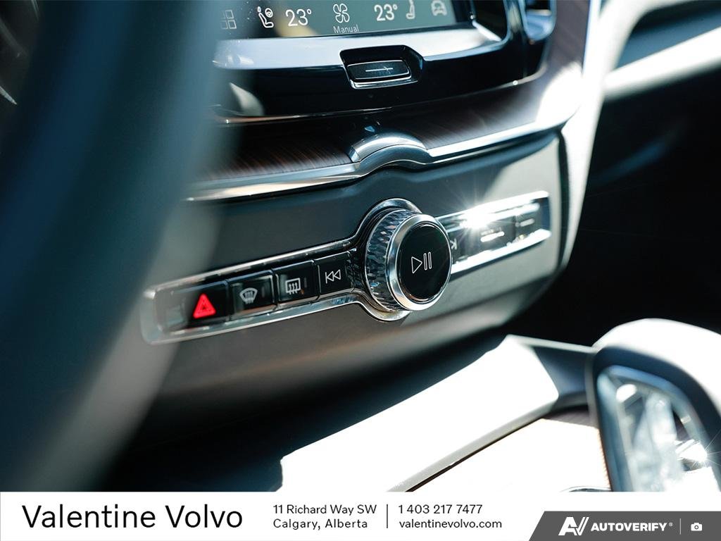 2024 Volvo XC60 Plus Dark Theme-19