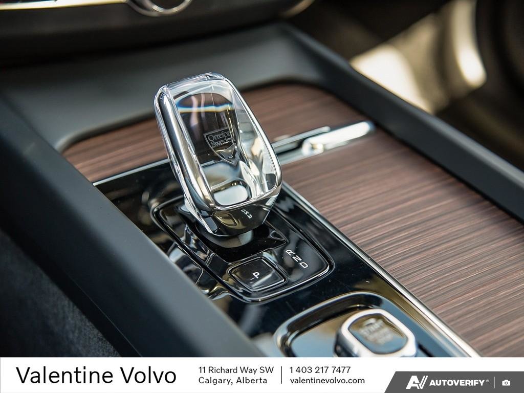 2024 Volvo XC60 Ultimate Dark Theme-18