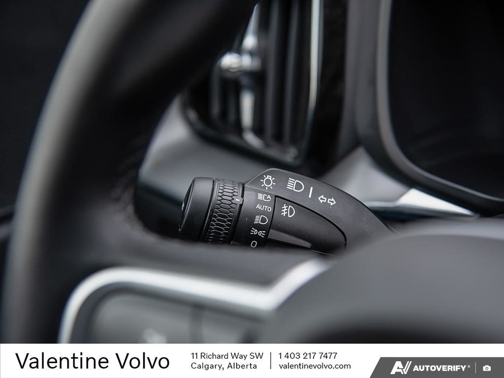 2025 Volvo XC60 Core Dark Theme-15