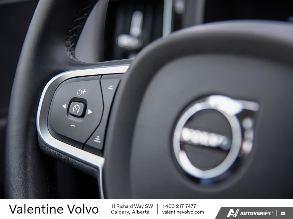2025 Volvo XC60 Core Dark Theme-17