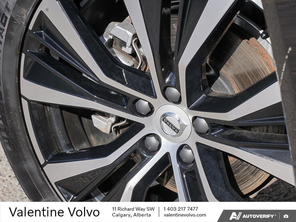 2025 Volvo XC60 Plus Dark Theme-5