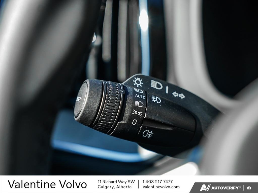 2025 Volvo XC60 Plus Dark Theme-15