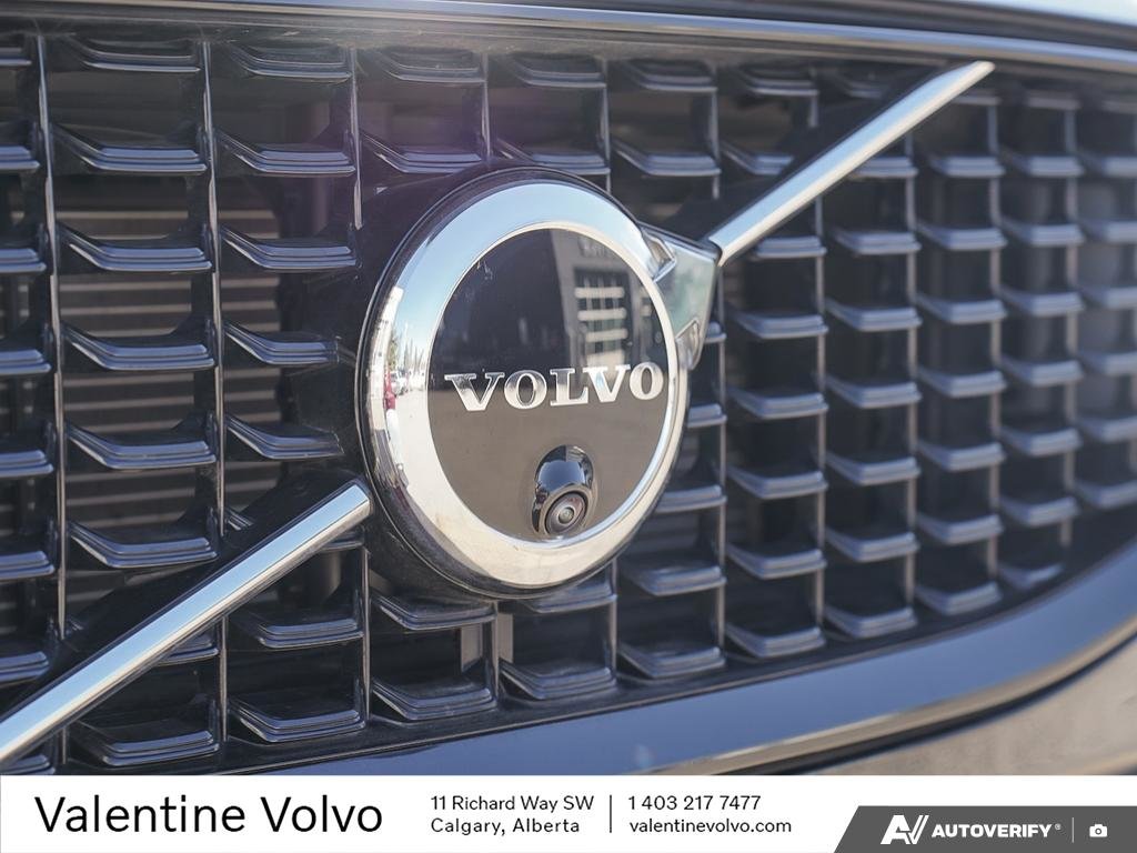 2025 Volvo XC60 Plus Dark Theme-8