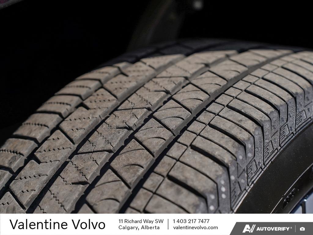 2025 Volvo XC60 Plus Dark Theme-6