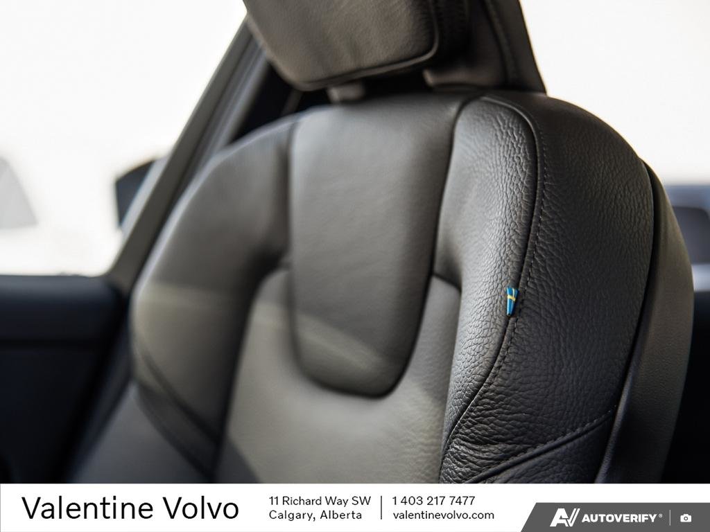 2025 Volvo XC60 Plus Dark Theme-22