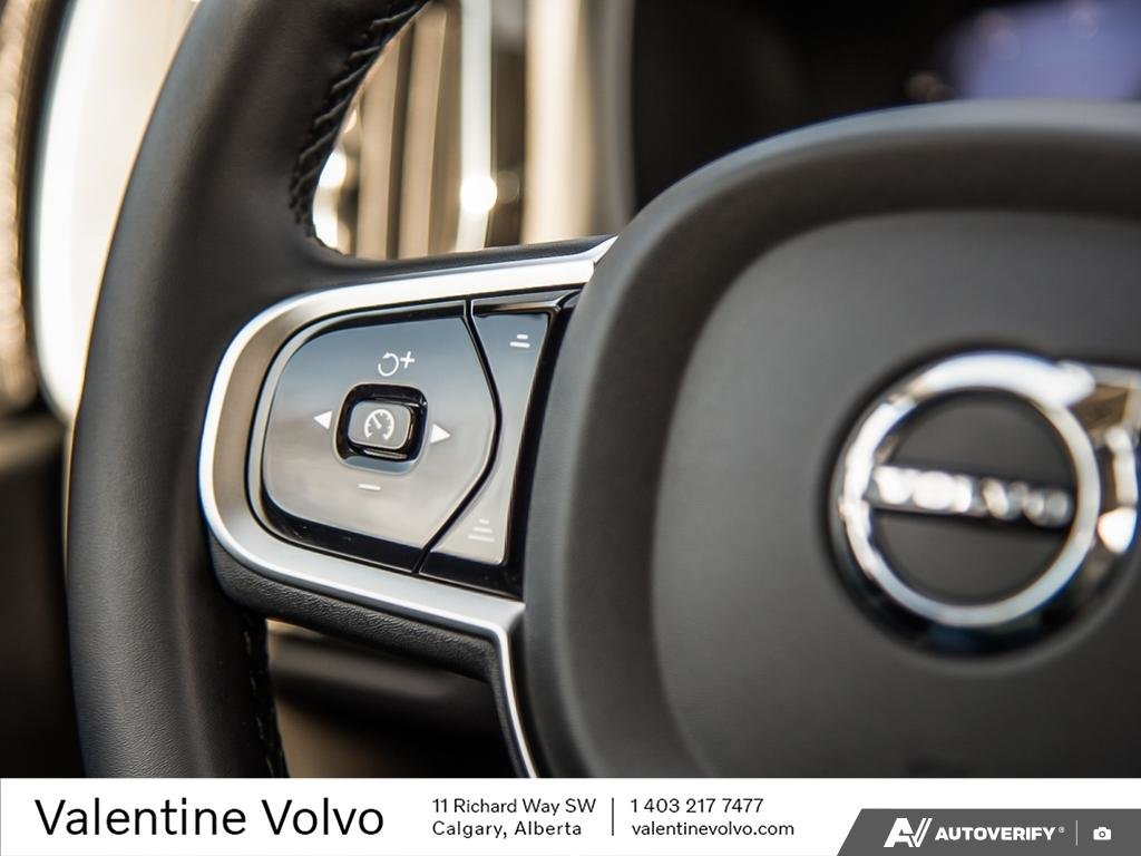 2025 Volvo XC60 Plus Dark Theme-17