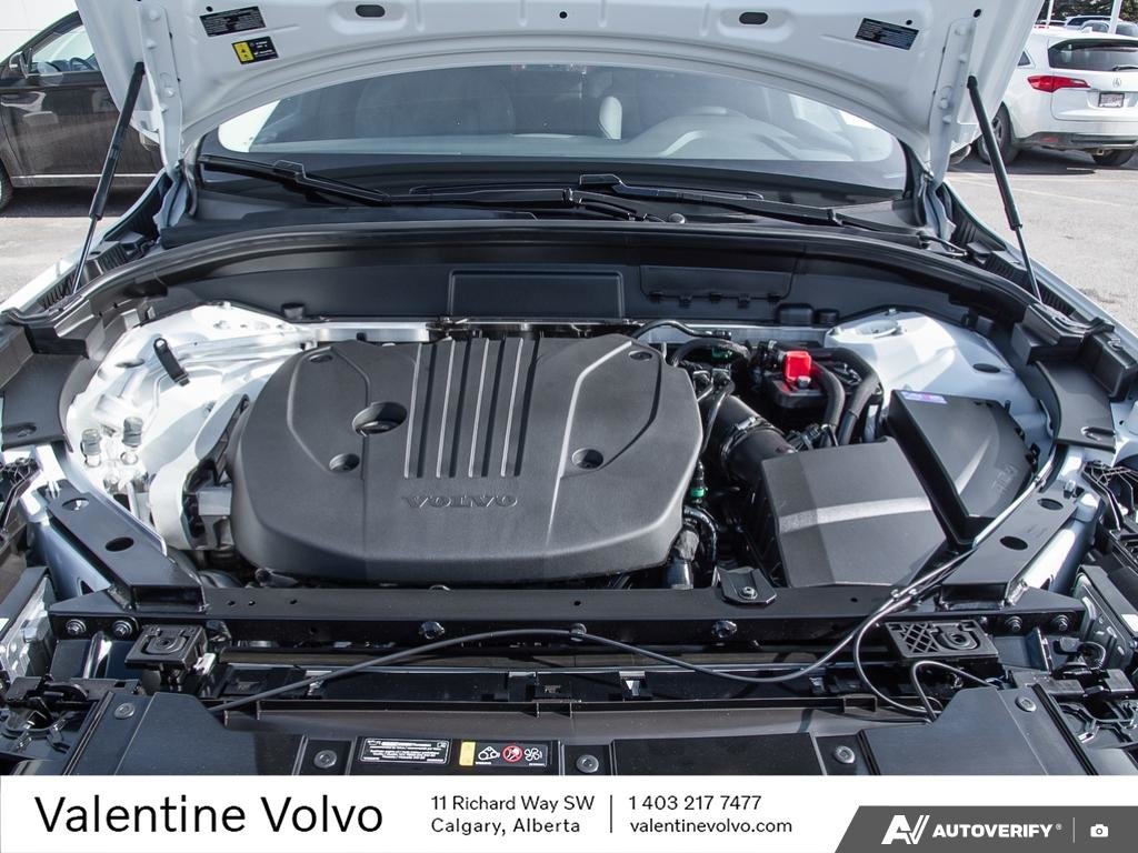 2025 Volvo XC60 Plus Dark Theme-7