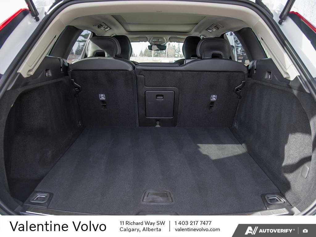 2025 Volvo XC60 Plus Dark Theme-10