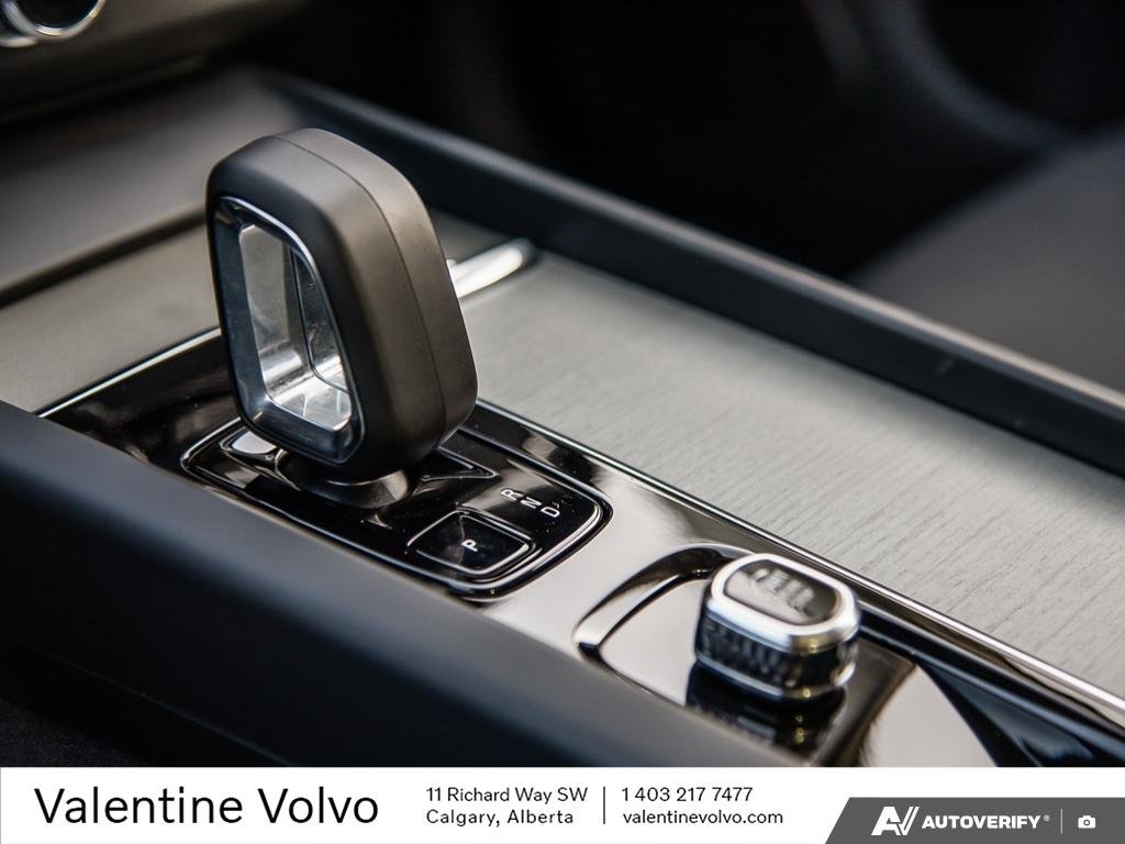 2025 Volvo XC60 Plus Dark Theme-18