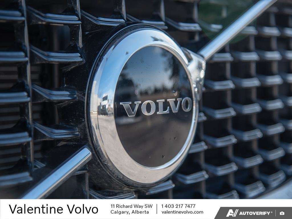 2025 Volvo XC60 Core Dark Theme-8
