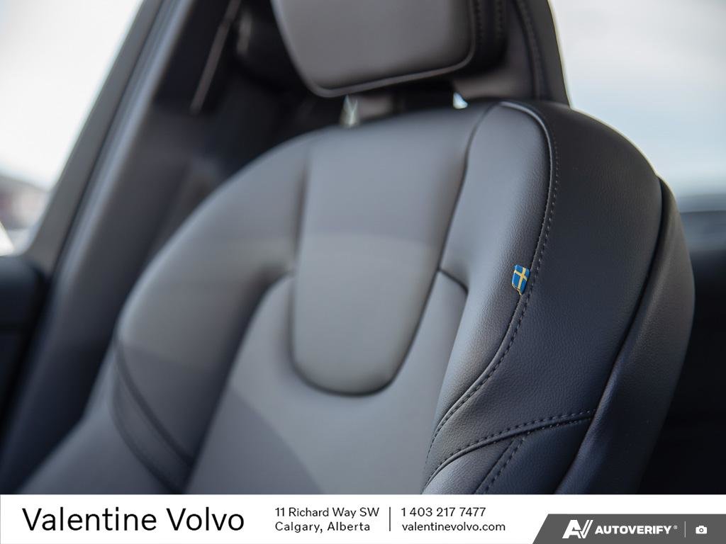 2025 Volvo XC60 Core Dark Theme-22