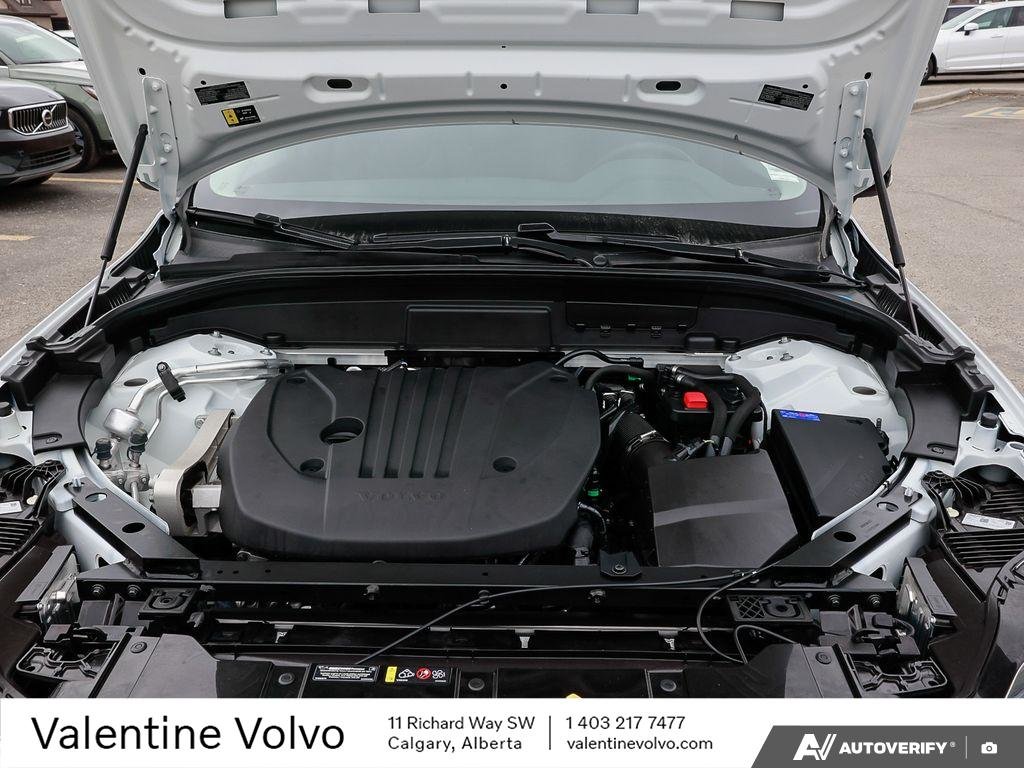 2025 Volvo XC60 Plus Dark Theme-7