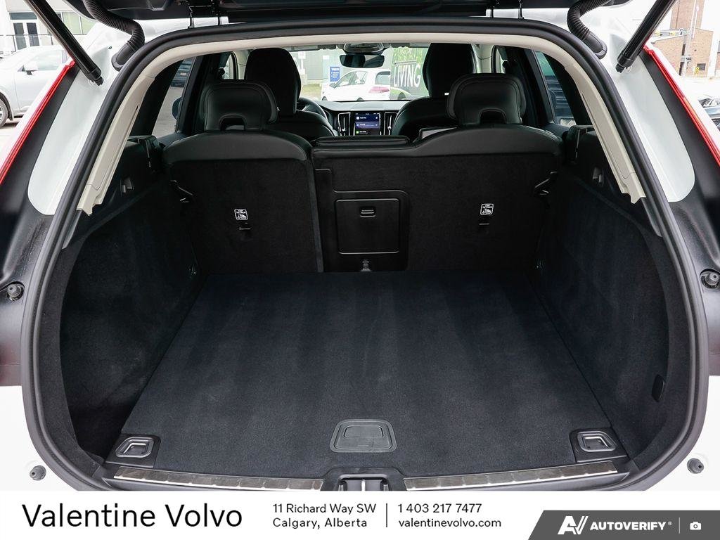 2025 Volvo XC60 Plus Dark Theme-10