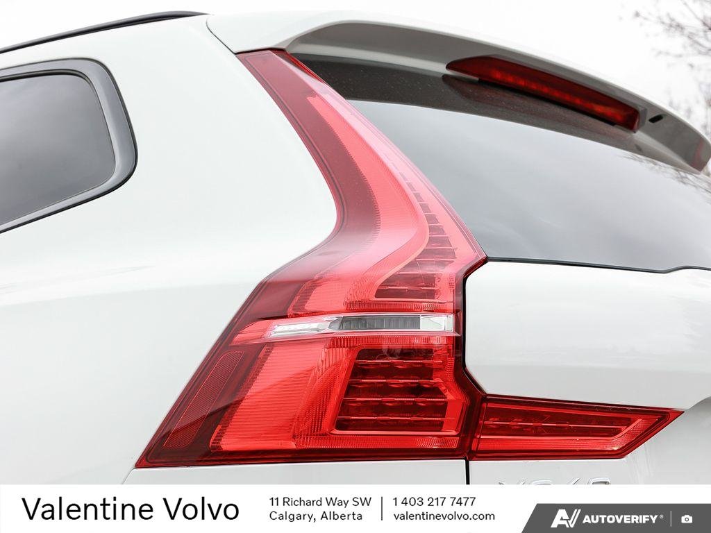2025 Volvo XC60 Plus Dark Theme-11